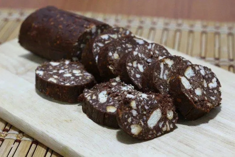 😋 Шоколадная колбаса — десерт, вкус которого невозможно забыть.