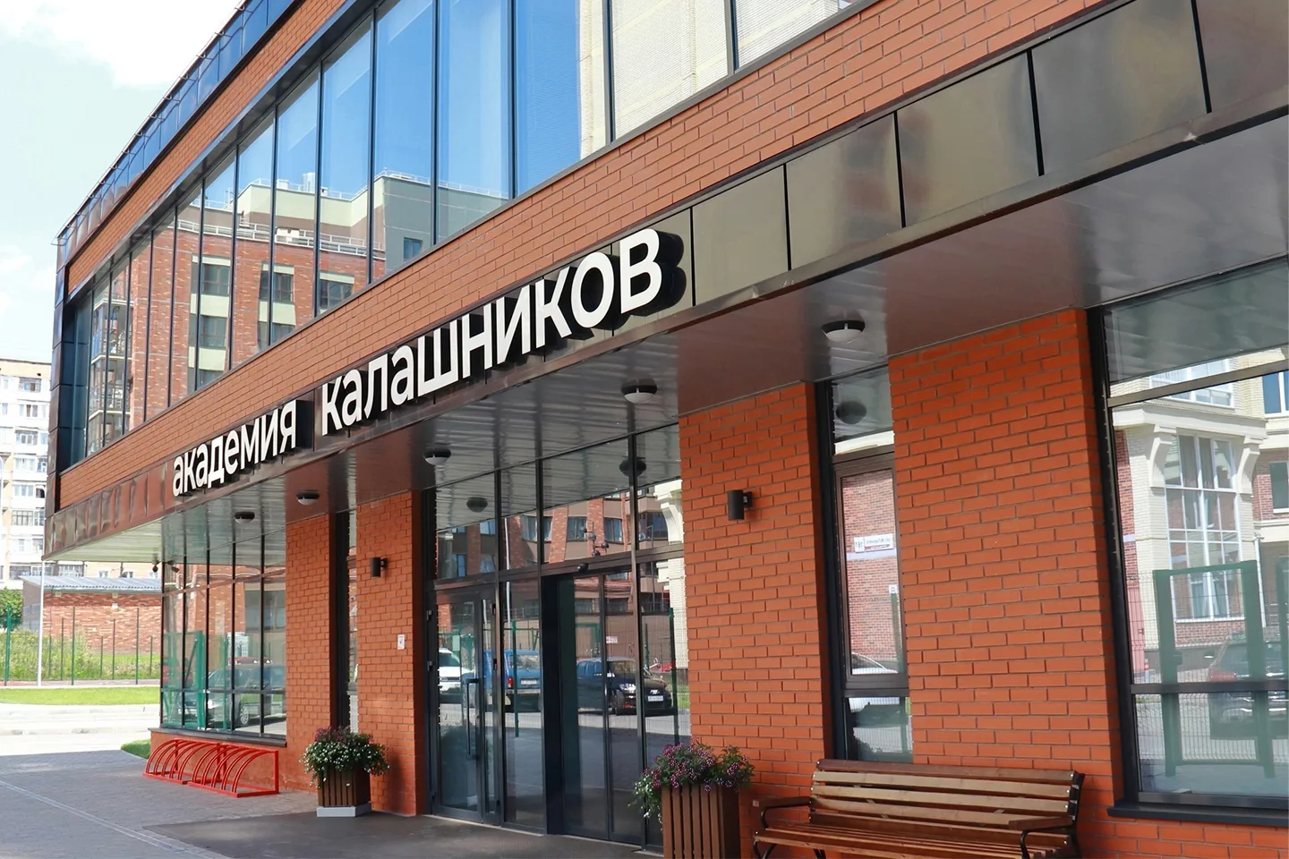 Юные «академики» сели за парты: в ижевской академии «Калашников» стартовал новый учебны...