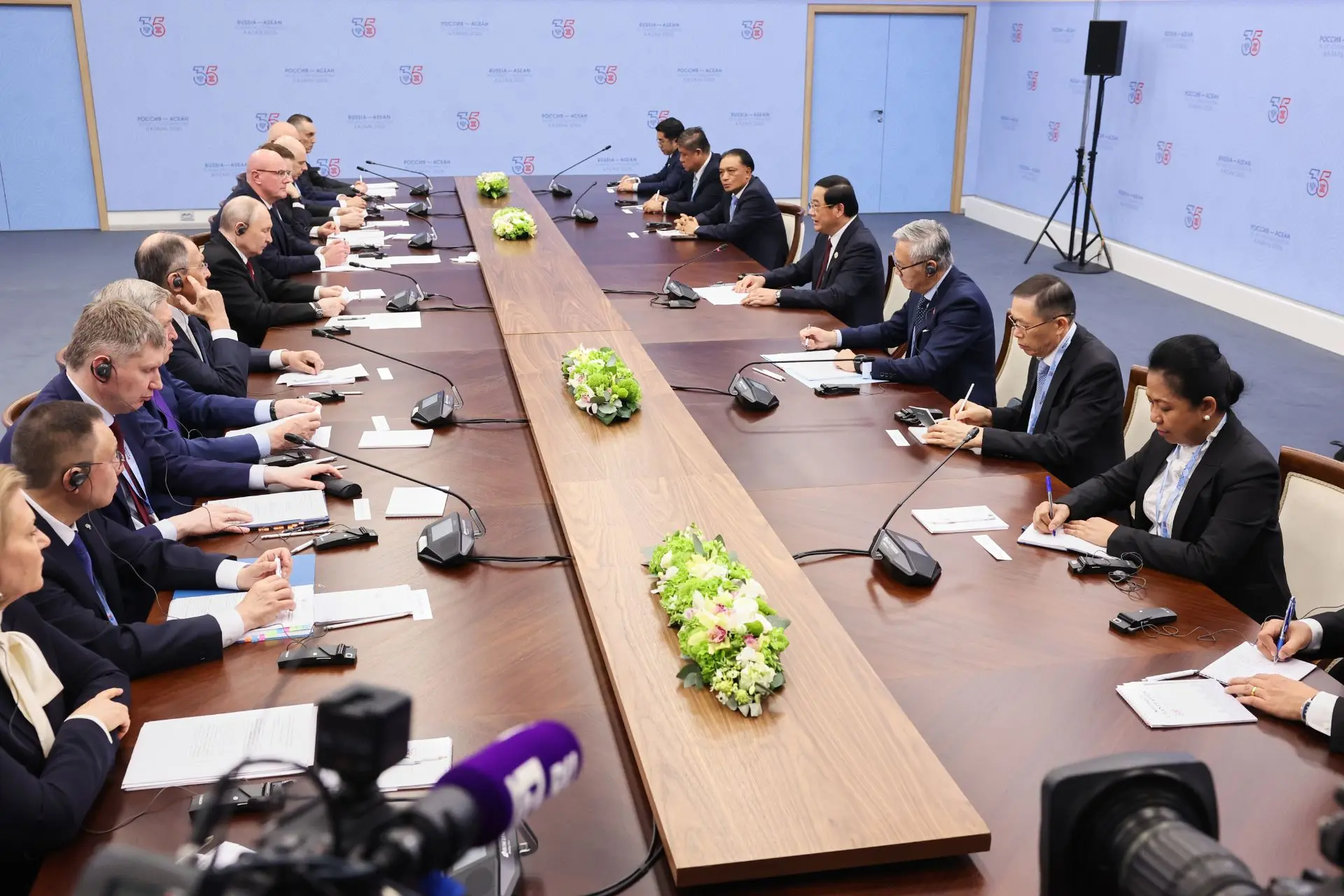 🇷🇺🇱🇦 Министр строительства и ЖКХ РФ Ирек Файзуллин на полях саммита Россия – АСЕАН принял участи