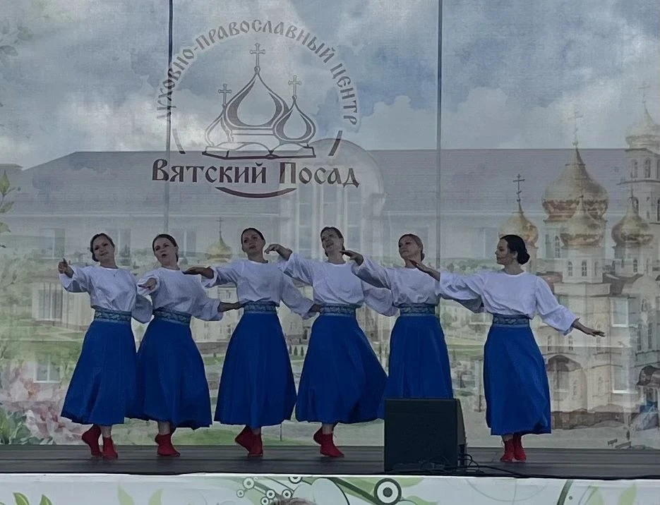 Дорогие друзья, с Днем семьи, любви и верности! ❤️

Поздравляет вас наш хореографический коллектив «