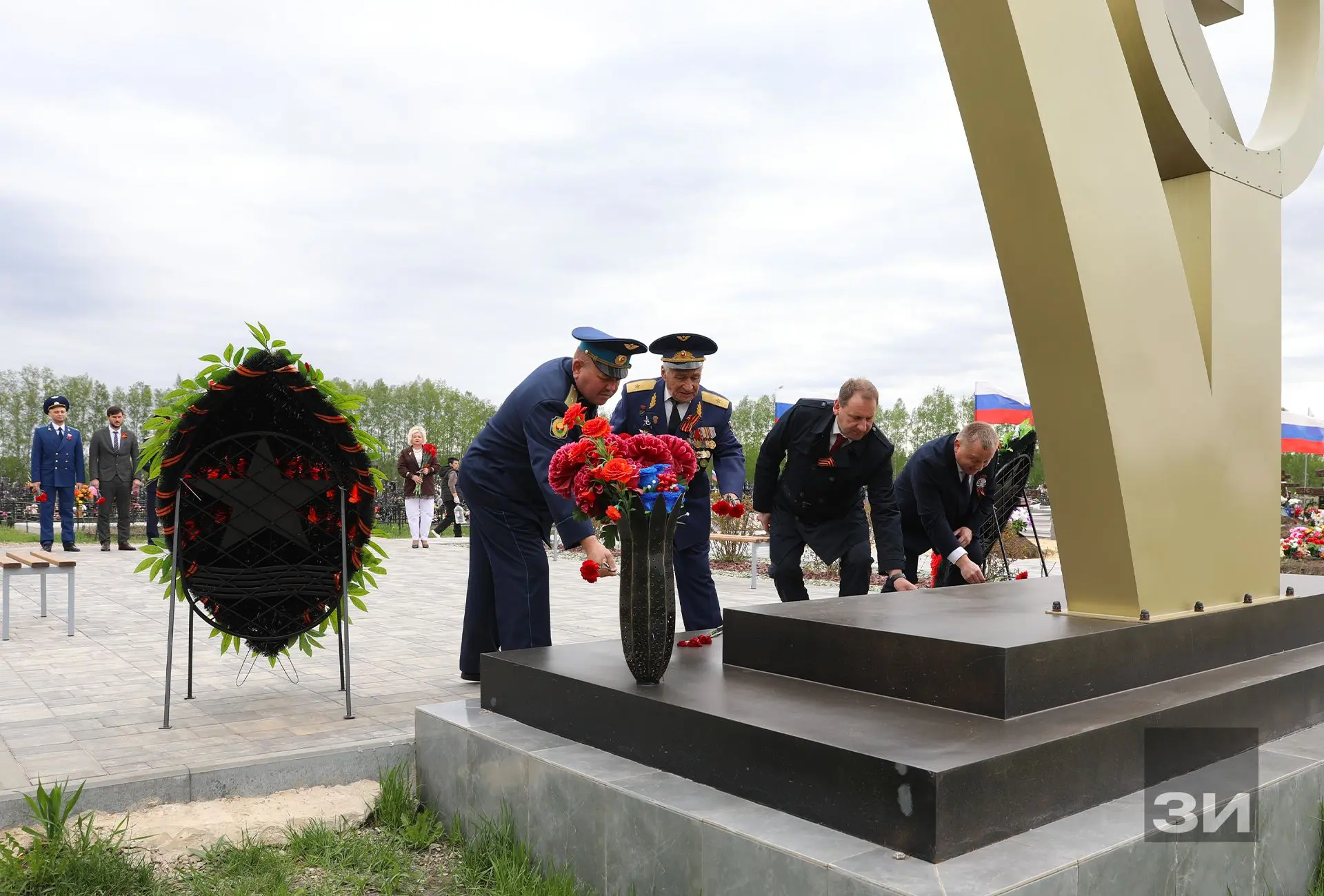 Глава Данковского округа Валерий Фалеев вместе с представителями правоохранительных органов, силовых