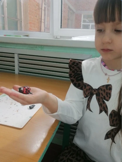«Неделя насекомых: лепим божьих коровок»