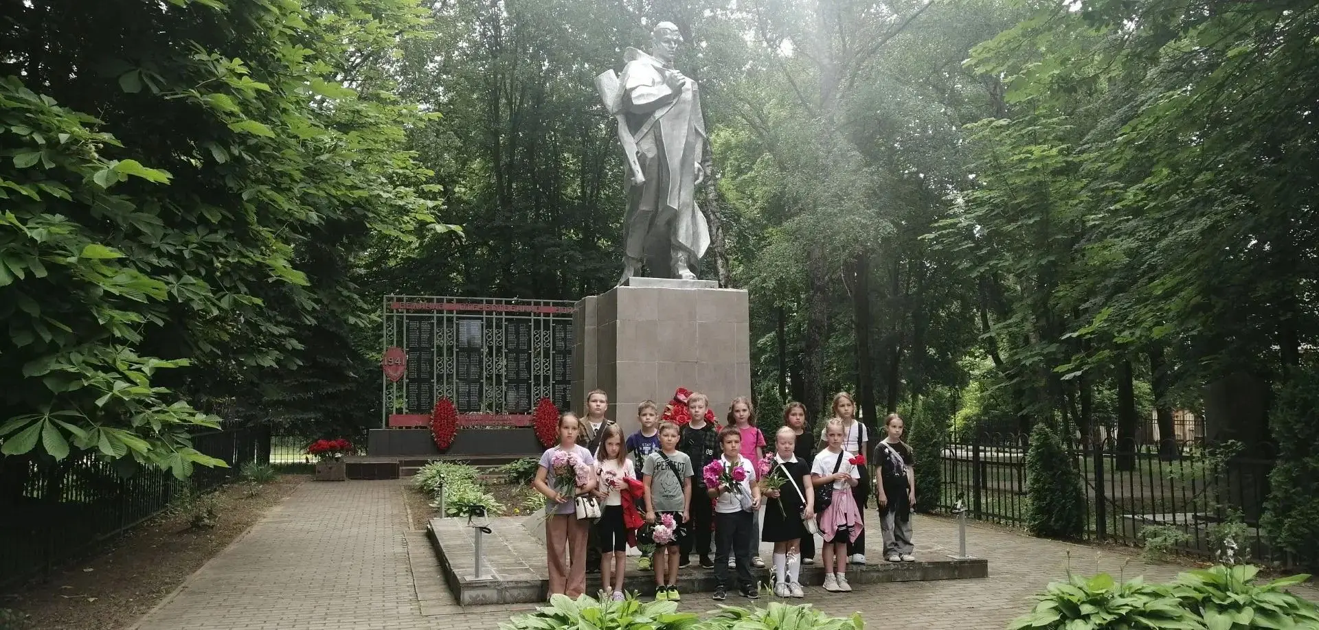 День Памяти и Скорби в лагере «Радуга»

Сегодня, 22 июня, в День Памяти и Скорби, в летнем лагере «Р