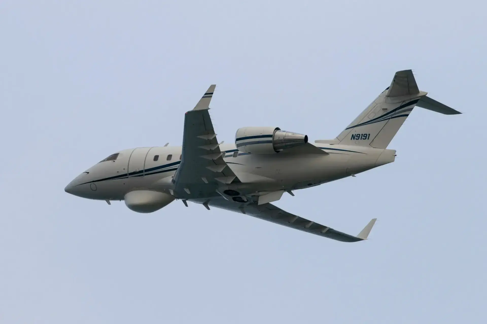 Самолёт разведки и целеуказания Bombardier Challenger 650 Artemis II, принадлежащий НАТ...