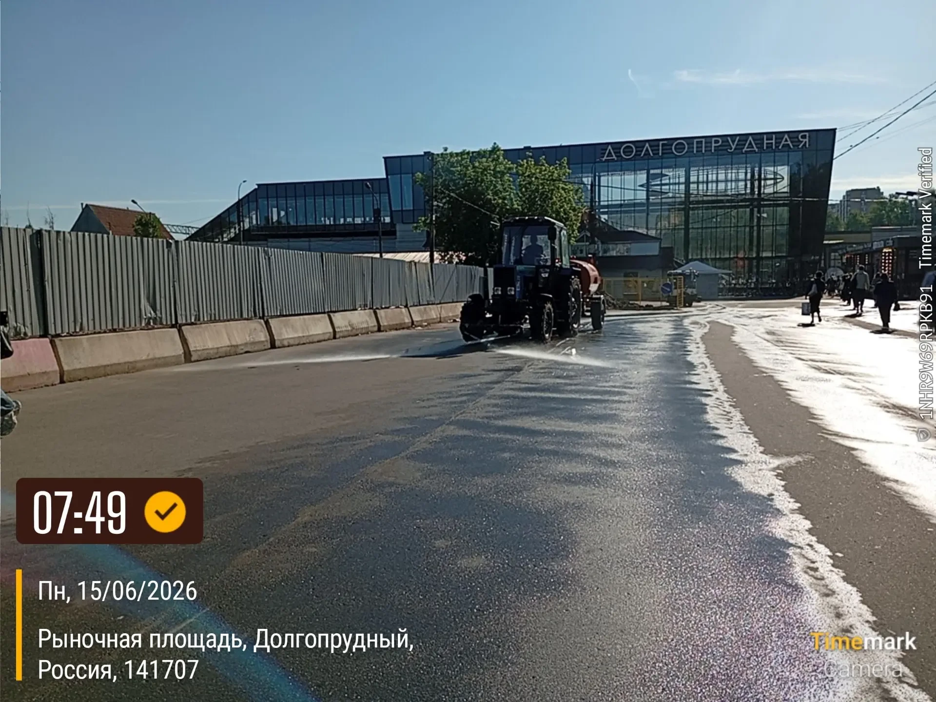 Чистота и порядок: в Долгопрудном продолжается уборка городских территорий

С самого утра дорожные и