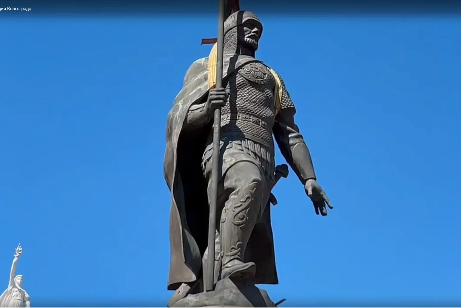🏗️ В Волгограде памятник Александру Невскому сняли с постамента.

Бронзовую скульптуру доставят в м