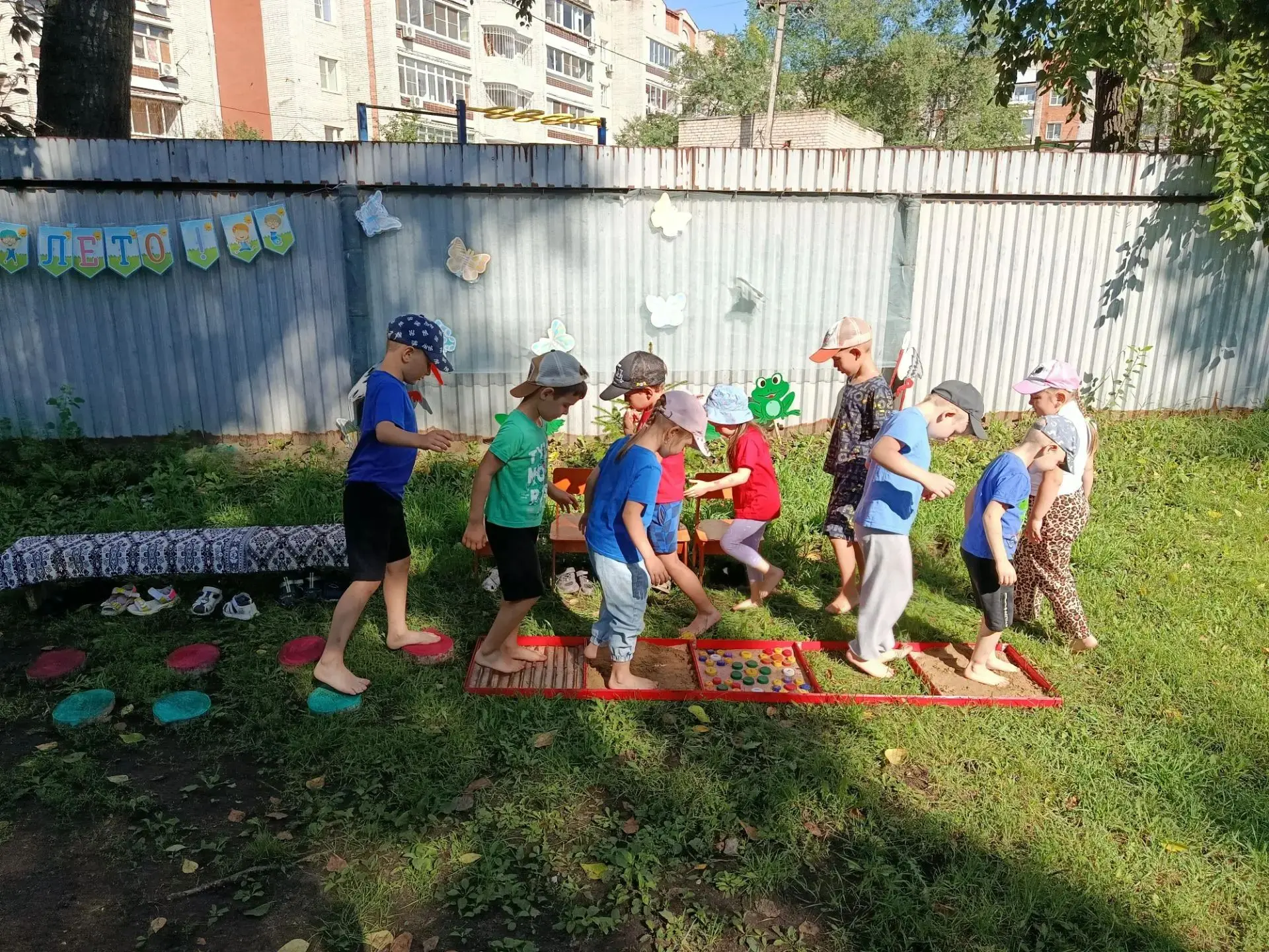 ☀️ Босиком к здоровью: зачем мы ходим по «дорожкам здоровья»?