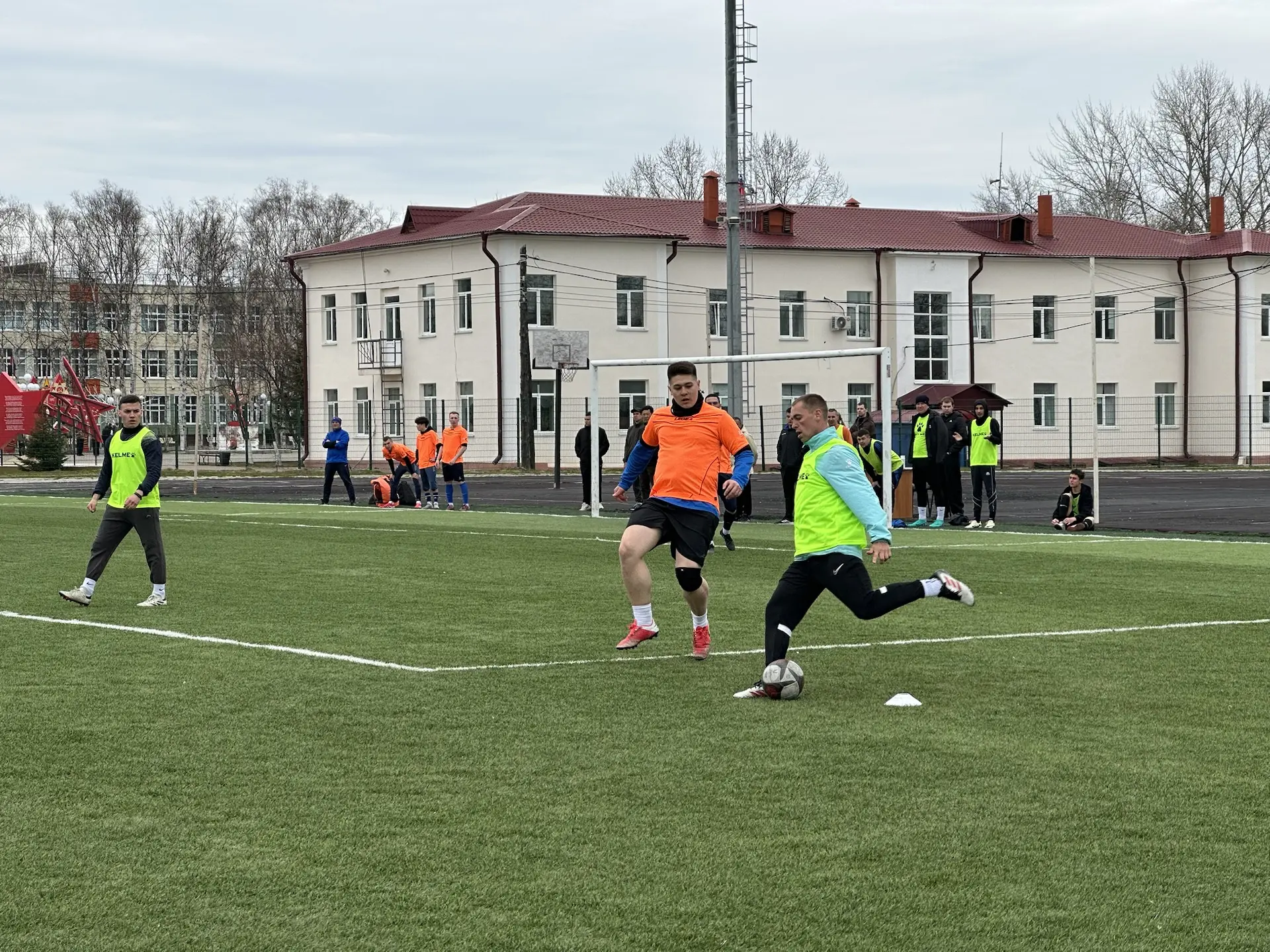 16–17 мая на стадионе «Олимп» в пгт. Смирных прошёл открытый межмуниципальный турнир по футболу ⚽️  
