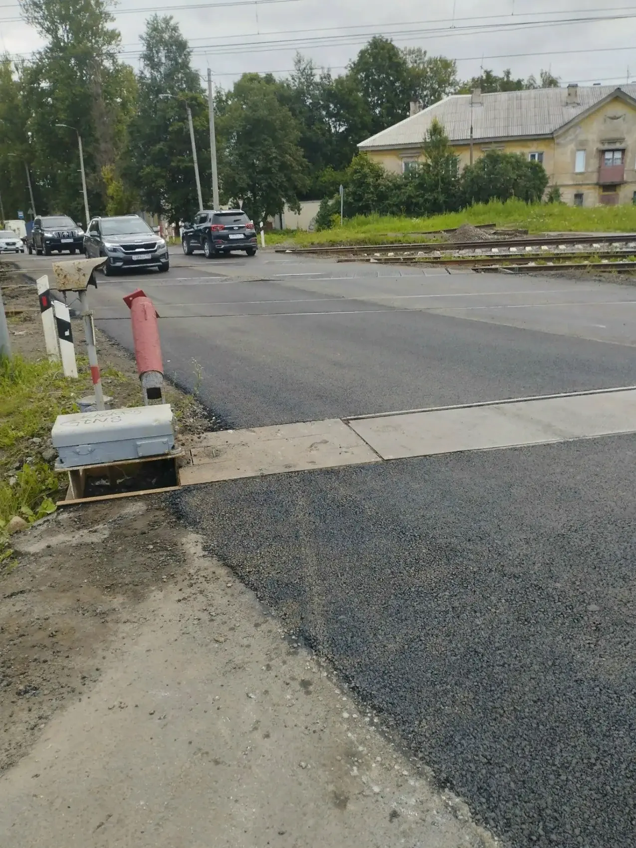 ✨ В Гатчине отремонтировали Балтийский переезд 
 
🚂 Силами отдела по дорожному хозяйству и транспор