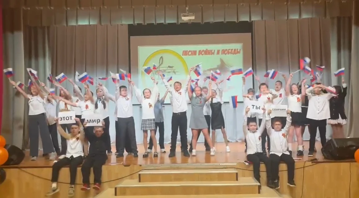 "Битва хоров" ко Дню Победы в нашей школе проходит уже в течение трех лет накануне этого великого пр