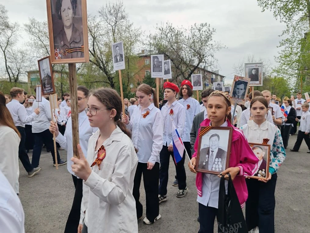 В Сердцах Наших – Вечная Память! 🕯️ Шествие Бессмертного Полка в нашей школе.  Накануне священного д
