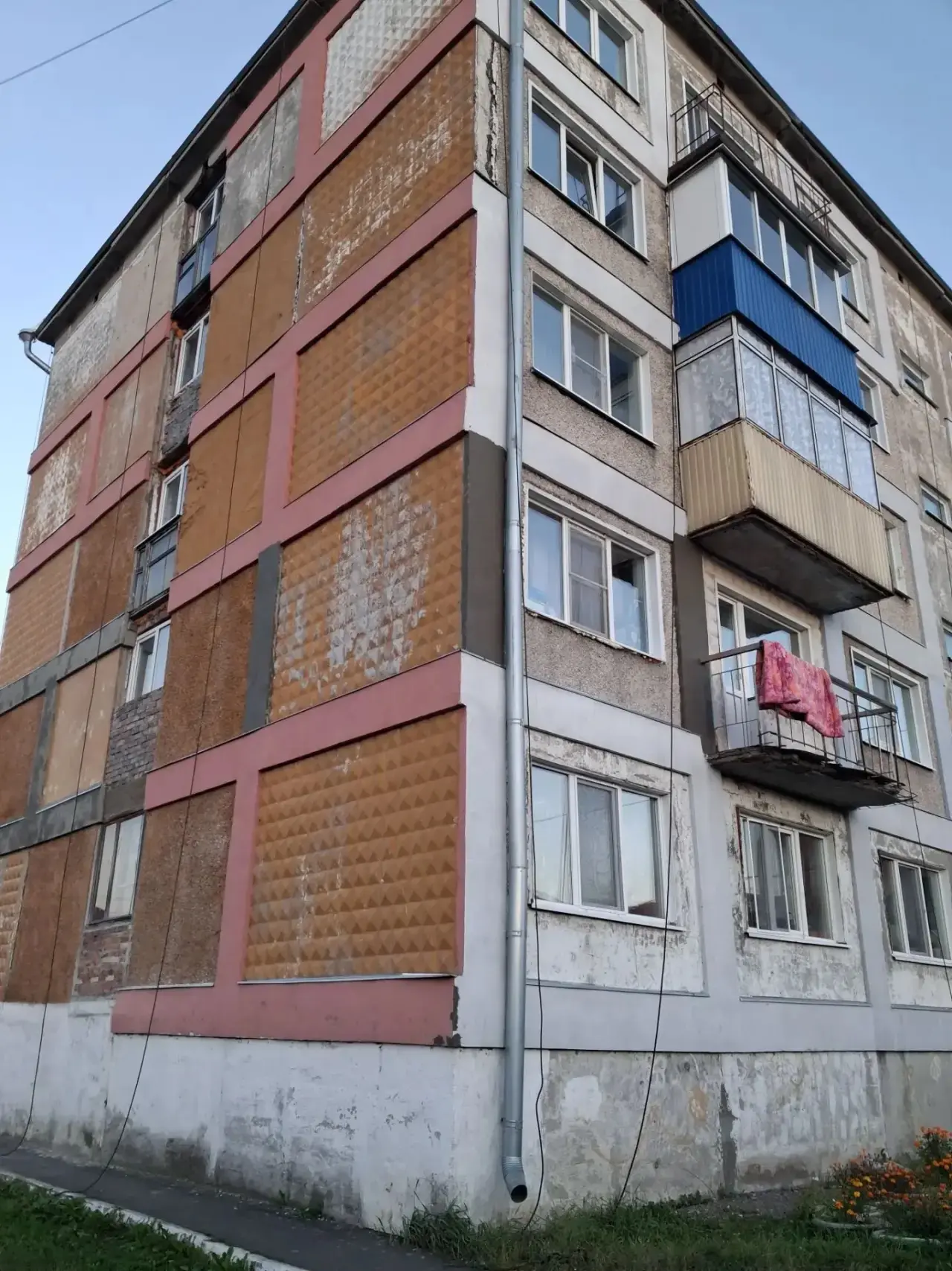 Работы по герметизации швов в панельном доме по адресу ул.Л/Чайкиной, д.50