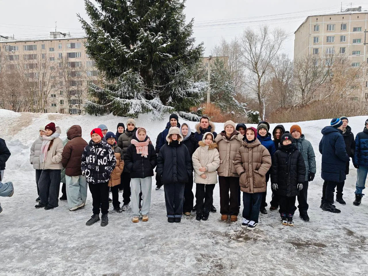 ❄️ Зимние забавы для 5–8 классов  С успехом в нашей школе прошли «Зимние забавы».  Ясные морозные дн