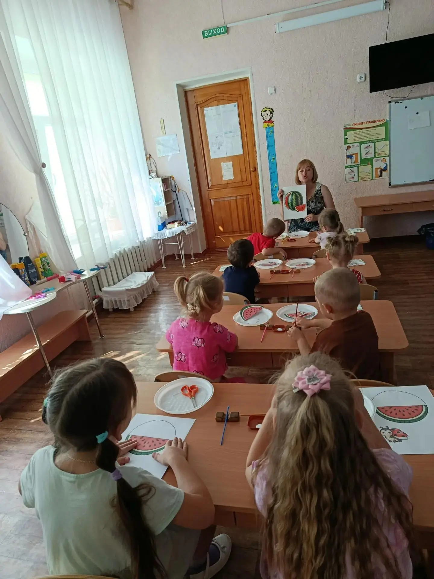 ✨🍉 3 августа весь мир отмечает День арбуза, и в младшей группе «Крепыши» решили присое...