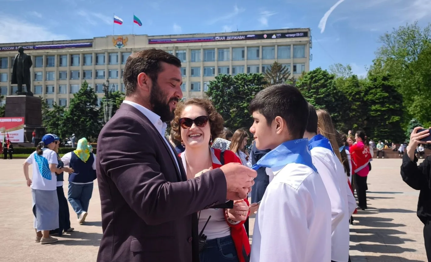 🔥 Лицей 51 принял участие в параде наследников Победы, который объединил 5000 Первых!  На площади им