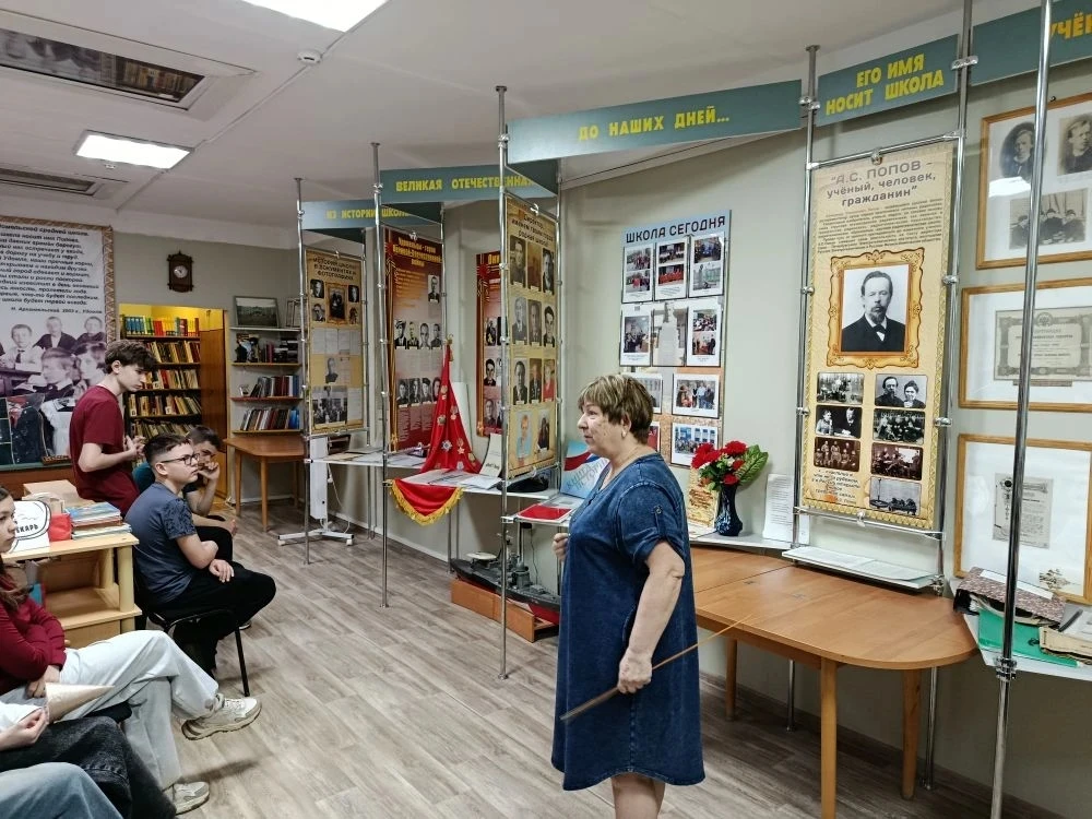 🚀 7 В класс — в сердце истории радио!  Наши семиклассники посетили музей «Радио на все времена» в МБ