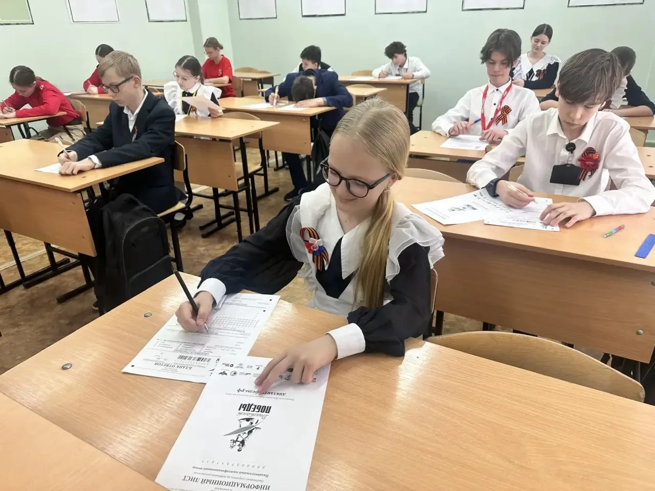 Диктант Победы: связь поколений в стенах школы! 📝Сегодня в 6 «В» классе прошёл «Диктант Победы» — ва