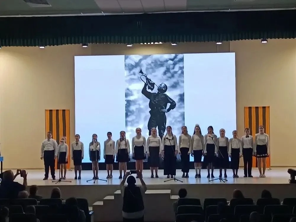 В Курске прошёл гала-концерт участников фестиваля детского творчества «Война. Победа. Память.»  На с