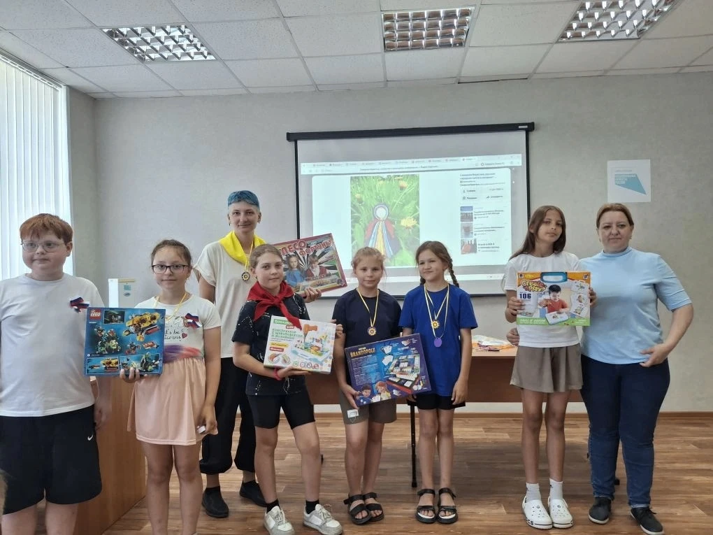 Мероприятие под названием «Мозаика единства» накануне празднования Дня России состоялось на базе Цен