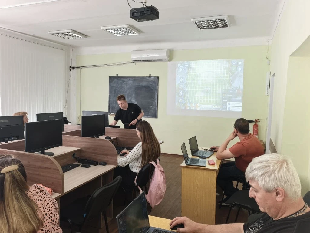 🤖 «РОБО-26» В ЛНР
 
На базе ЛИРО успешно завершилась первая неделя очного модуля курса повышения кв