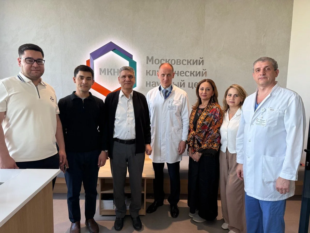 В #МКНЦЛогинова приехали коллеги из Туркменистана 🇹🇲 для прохождения стажировки. Обучение началось