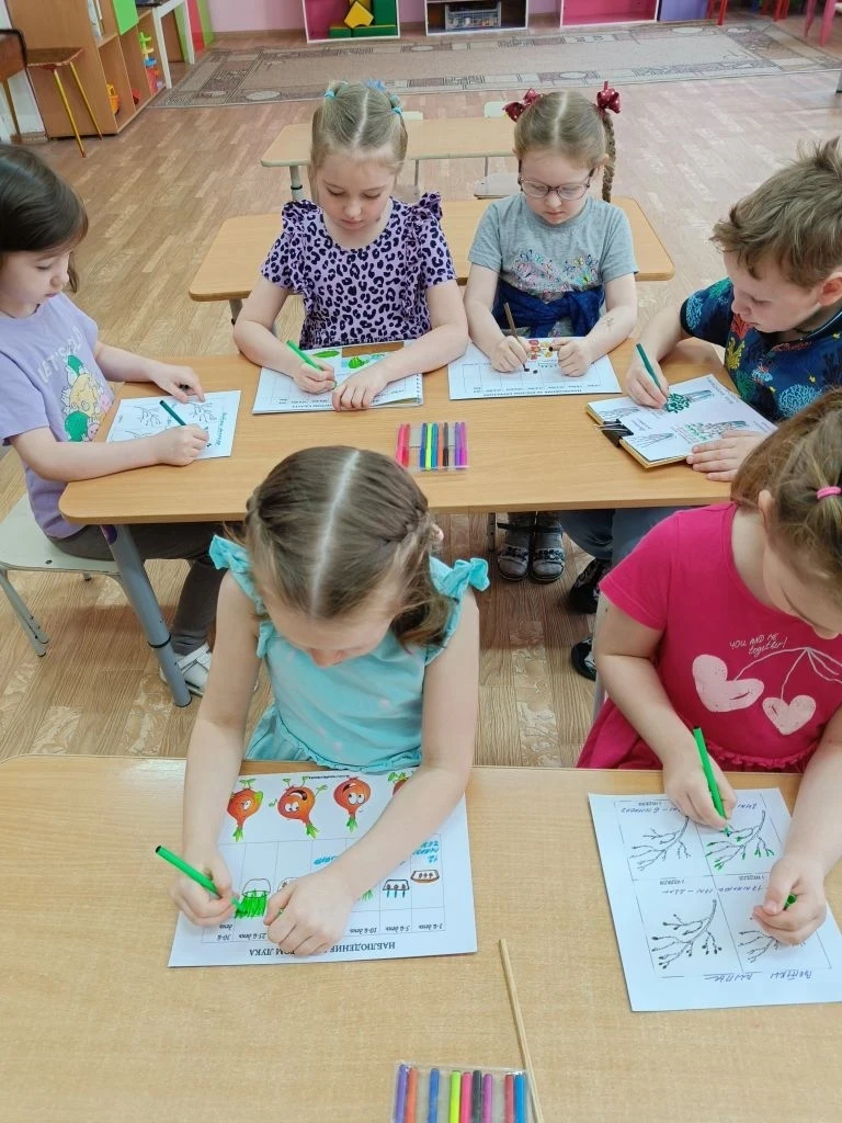 Чудо-огород на окне» в детском саду"Группа" Фиалки " и воспитатели 👏👏👏
Посадили,
огород посмотрит