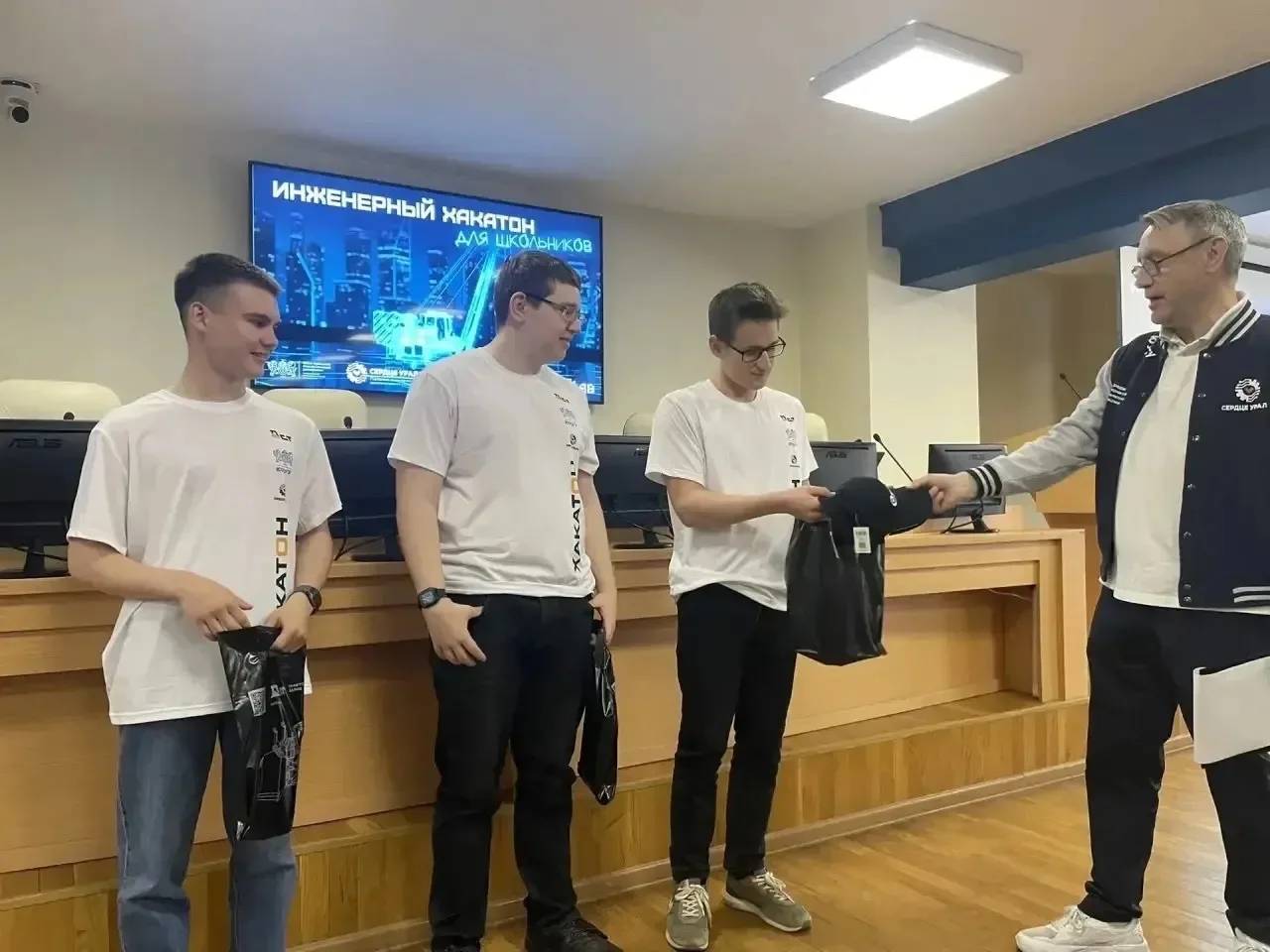 🚀 Финал Инженерного хакатона: наши ребята — в числе лучших!  🧠25 апреля состоялся финал Инженерного 