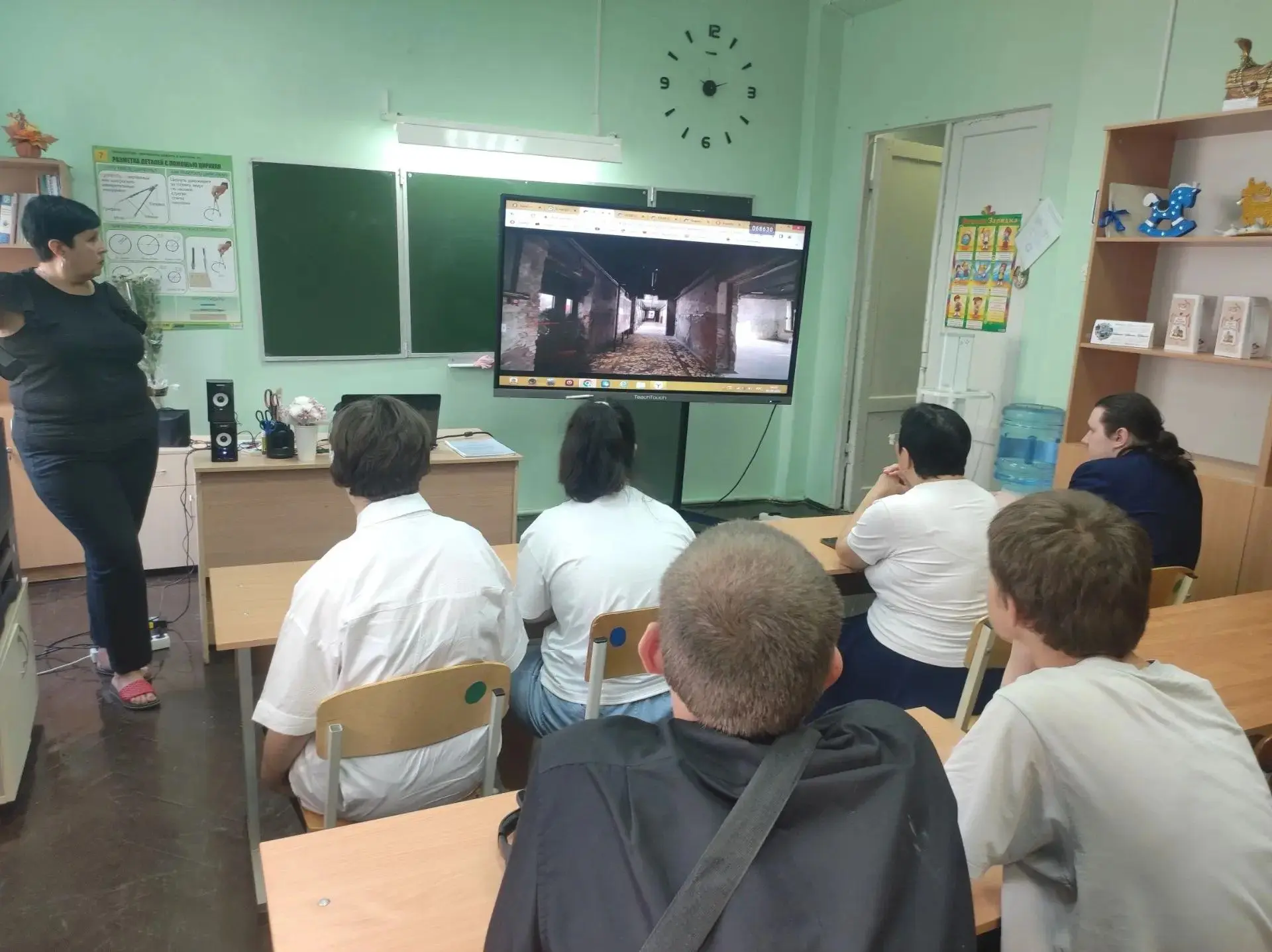 Ученики старших классов приняли участие в онлайн‑кинопоказе фильма «Жажда жизни». Просм...