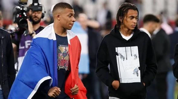 🇫🇷 «Фенербахче» предложили Мбаппе.