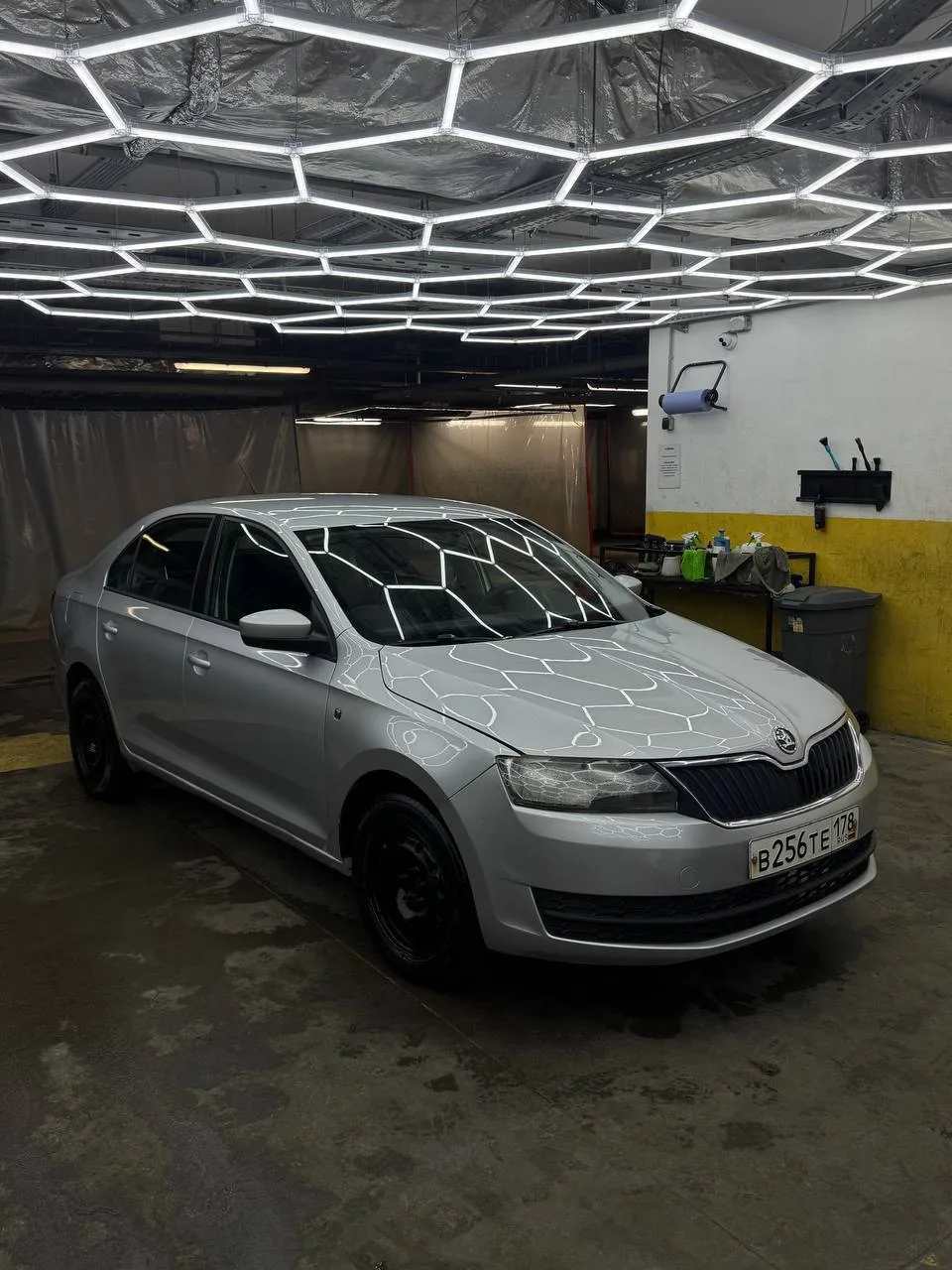 Skoda Rapid
1.6 АКПП 2014 год

 Настоящий автомат 
-170 тыс родной пробег
- Идеальный кузов без дефе