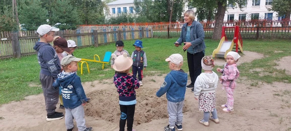 Игры с песком⛱️                         Летом дети охотно играют с песком,ведь песок та...