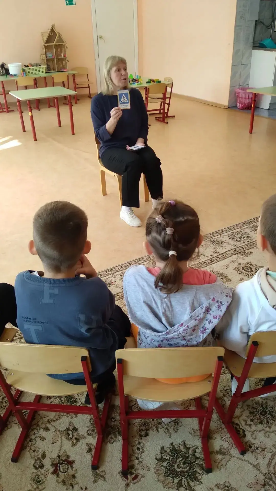 Сегодня в нашей старшей группе прошел увлекательный урок безопасности. Мы отправились в...