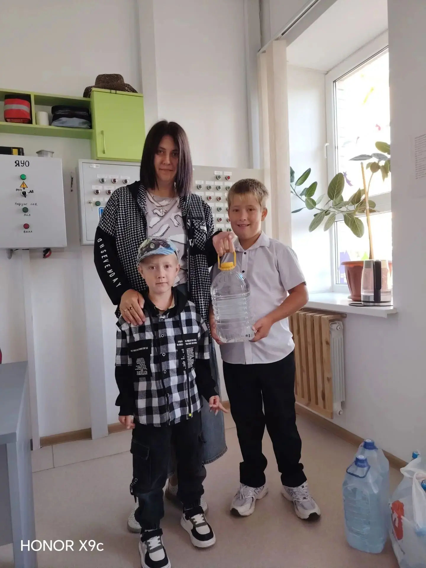 Благодарим  семью Шишкиных  за водичку для наших защитников❤