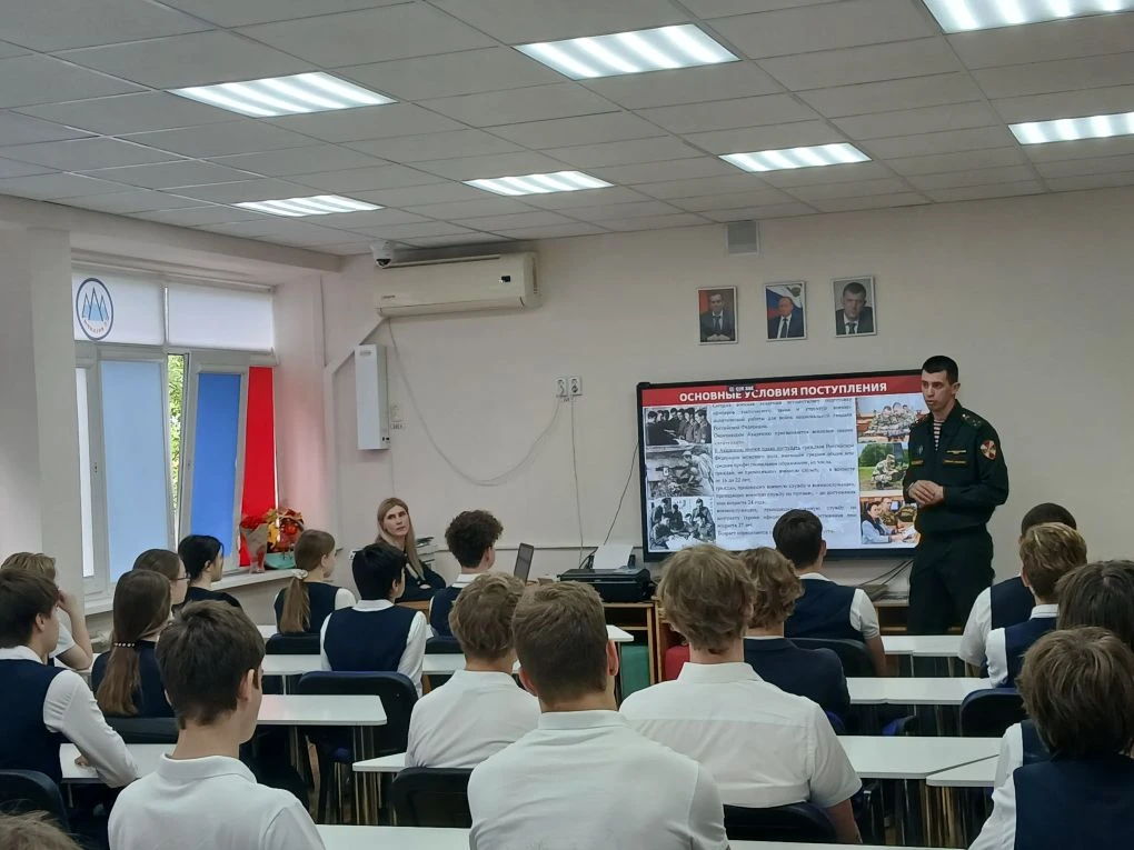 🇷🇺 Профориентация в действии: выбор будущих защитников Отечества  Сегодня в гимназии №87 прошла важн