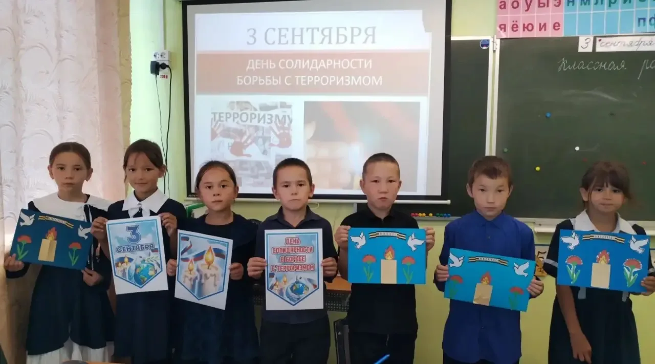 🕯3 сентября в Староалександровской школе провели классные часы, минуты памяти, часы об...