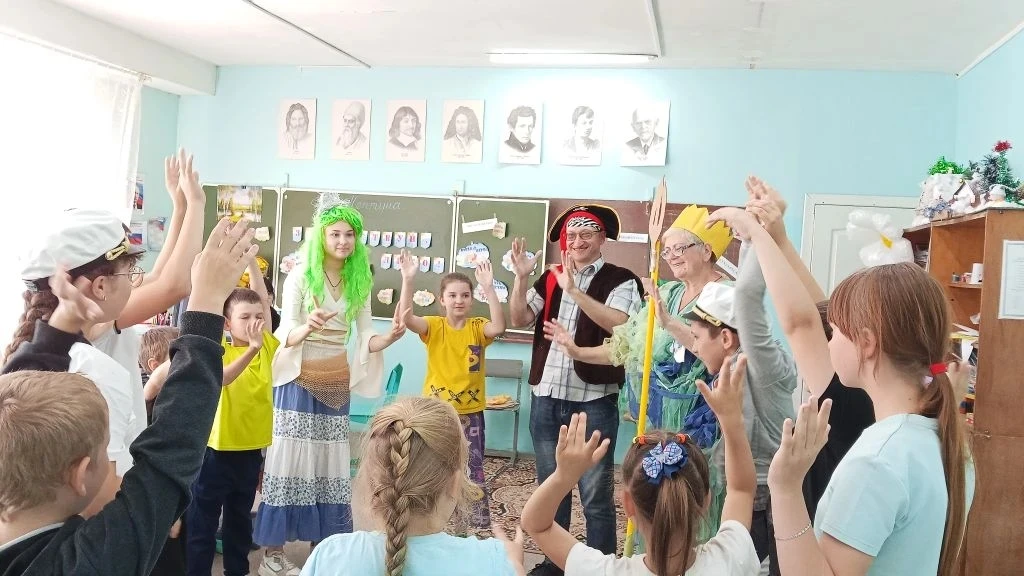 20 июня в нашем школьном лагере прошёл настоящий «День Нептуна»! ⚓️🌊

Море веселья, солнца и брызг 