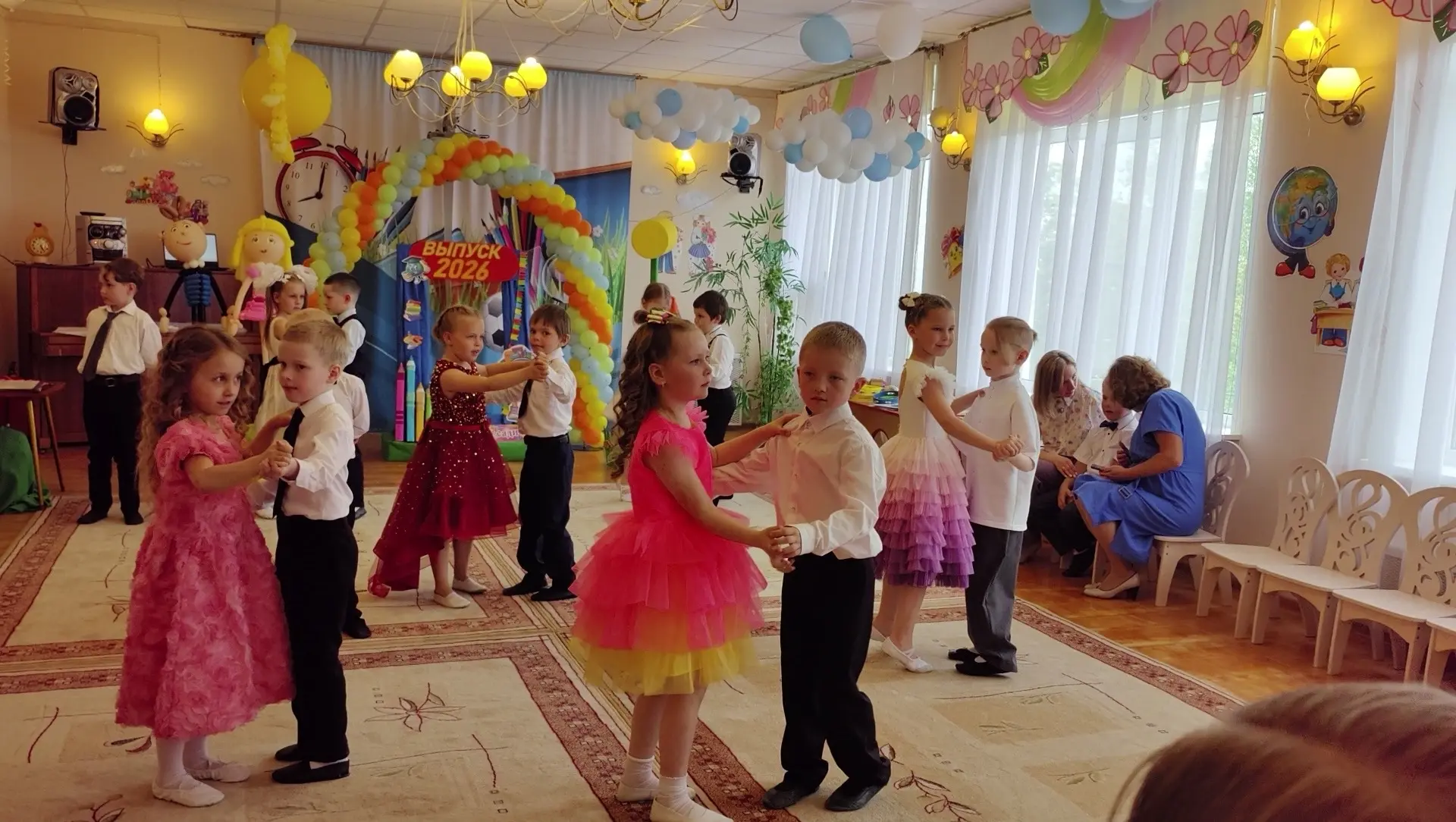 «Семицветик» прощается с детством: пять лет счастья в одном волшебном дне. 

Закрылась последняя стр