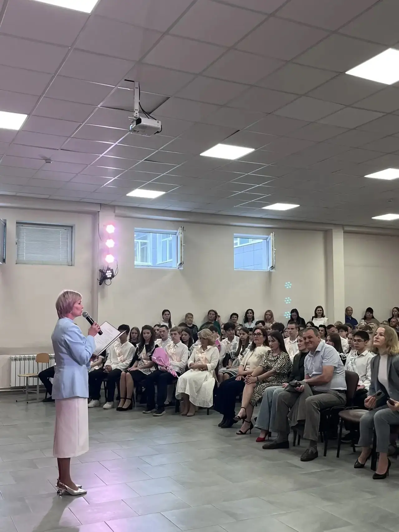🔔 Полет навстречу мечте: Последний звонок для девятых классов!  Сегодня в стенах нашей школы прозвуч