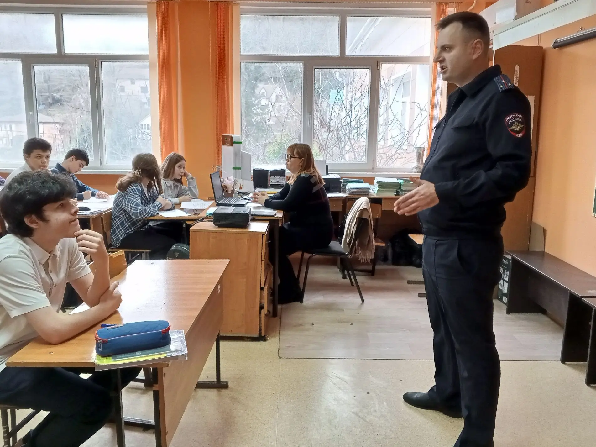 ⚖️ Акция «Безопасное детство»: разговор на серьёзные темы 🛑🚦  В нашей школе продолжаются важные встр