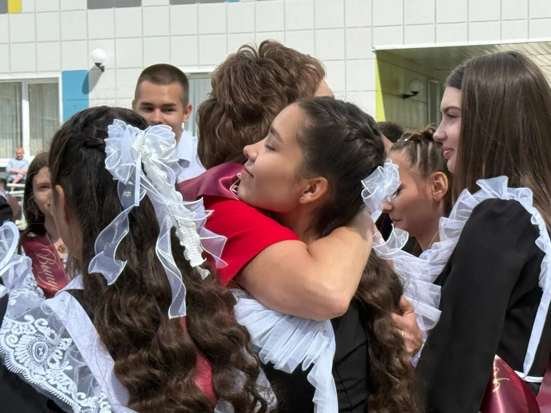 🔔 Сегодня особенный день! В нашей школе прозвучал Последний звонок — праздник, который навсегда оста