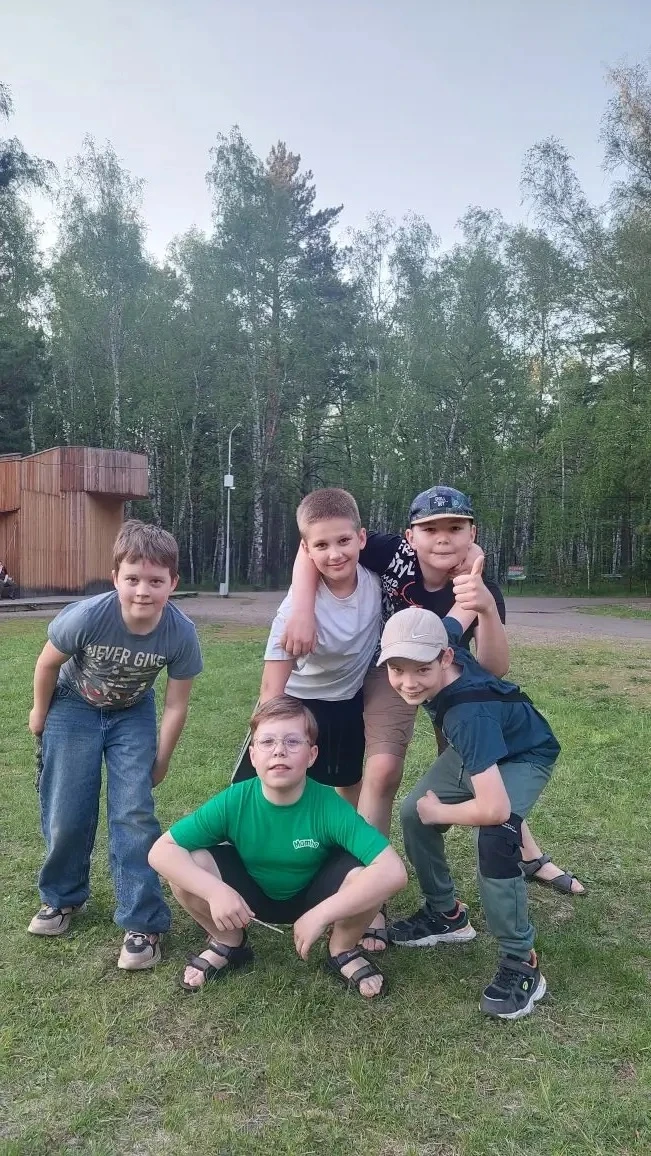 Вместо душного зала и скучных стихов — настоящий лес! Наш 2б класс  устроил пикник в Бе...