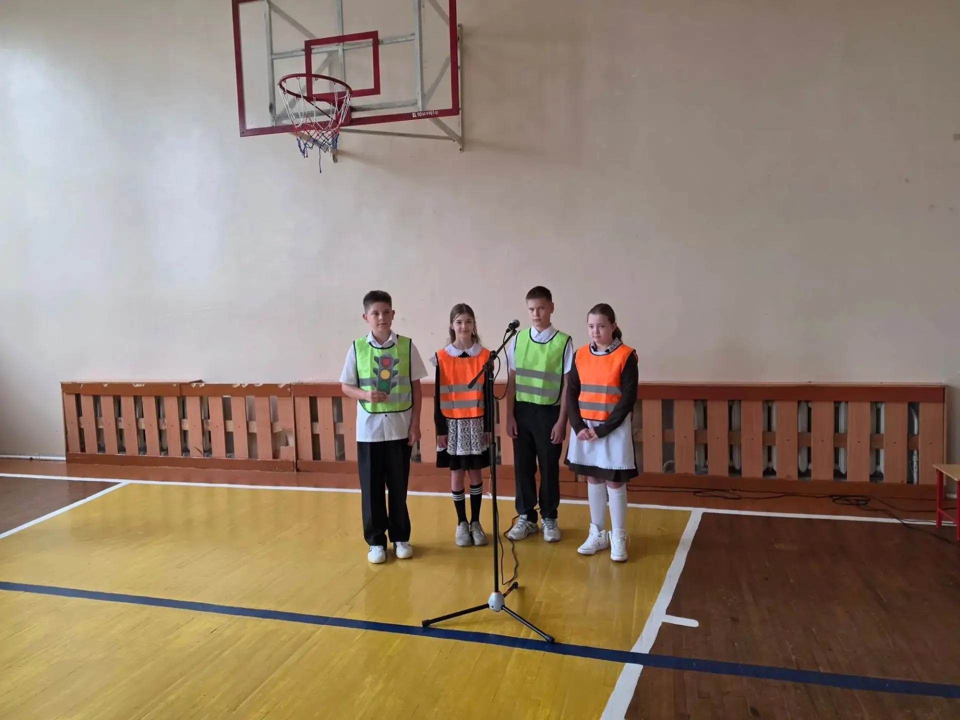 🎉 Агитбригада ЮИД выступила на школьной линейке! 🎉