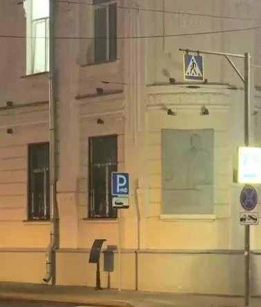 На площади Революции в Самаре установили знаки платной парковки.