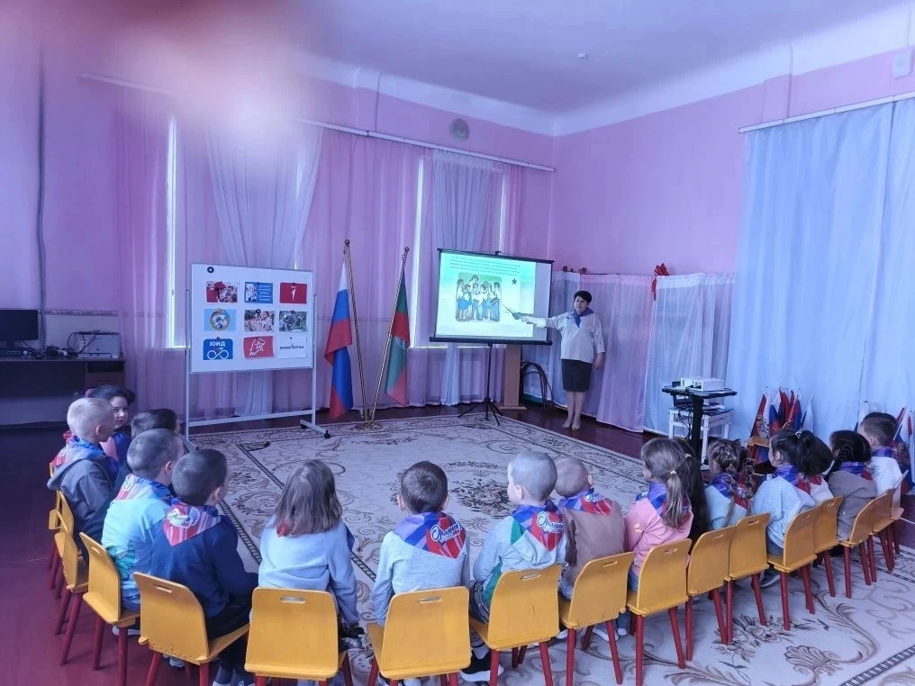 19 мая в России ежегодно отмечается День детских общественных объединений - праздник юн...