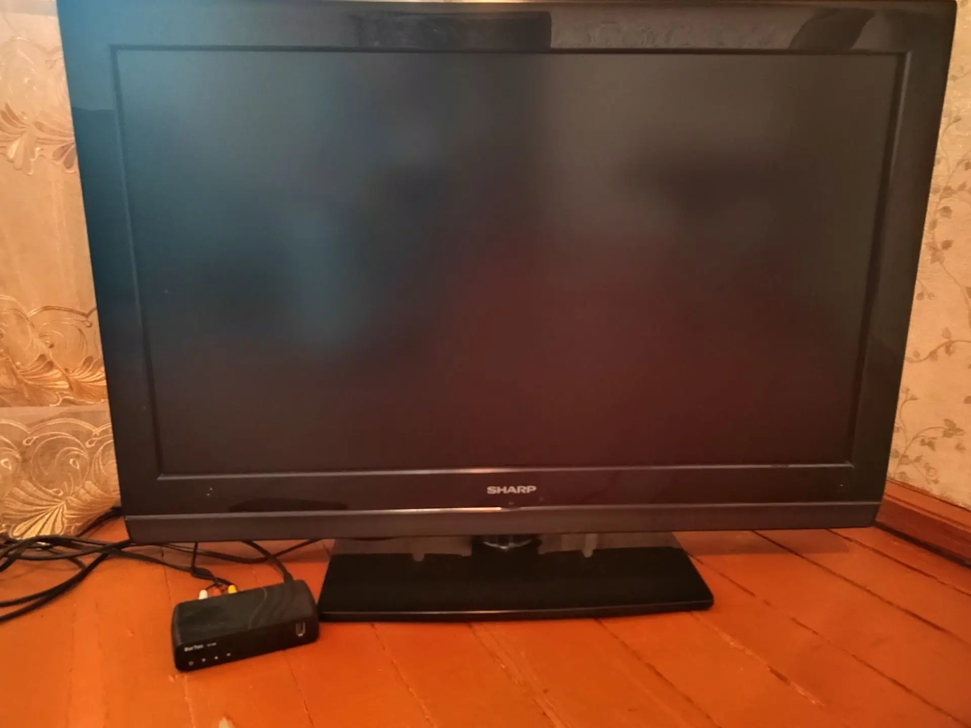 Продам телевизор с пультом sharp, в хорошем состоянии за 5 тыс. 89095288880
