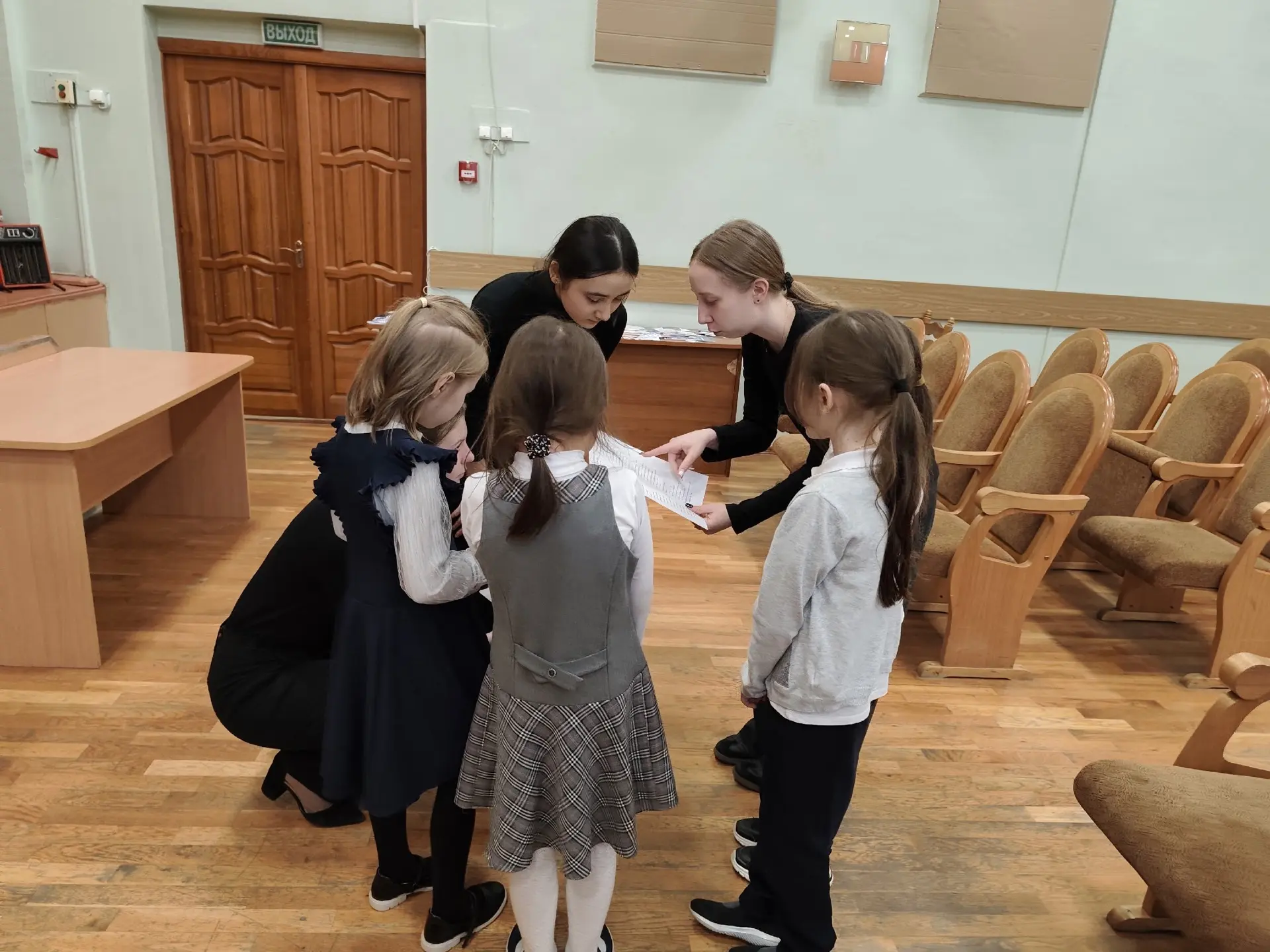 🎭✨Театральный урок для первоклассников!   26 марта обучающиеся 1 «Б» класса побывали на увлекательно