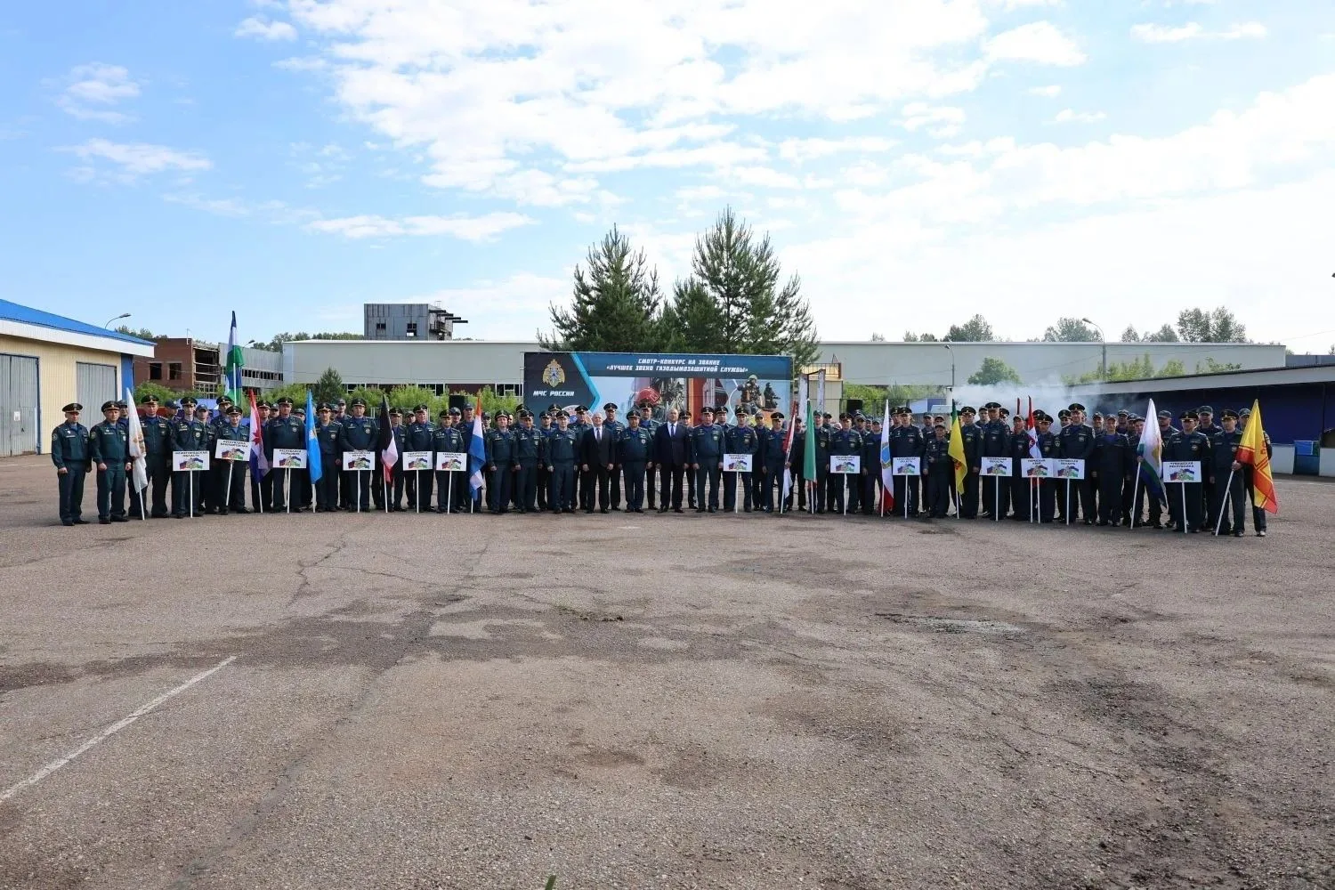 В Уфе состоялось открытие смотра-конкурса на звание «Лучшее звено газодымозащитной службы» среди ком