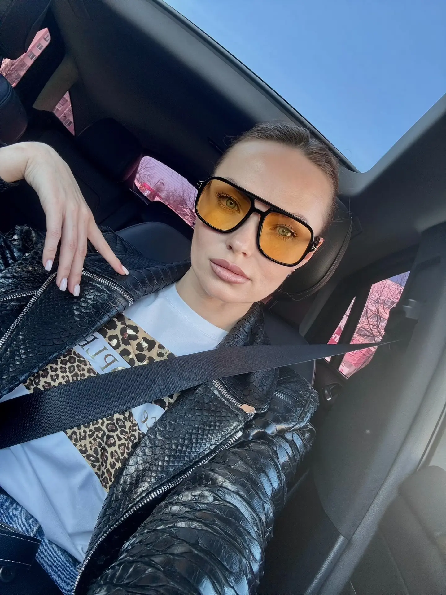 Вчера наконец-то забрали паспорта на детей. Делаем на 5 лет. Ибо на 10 наверно нет смыс...