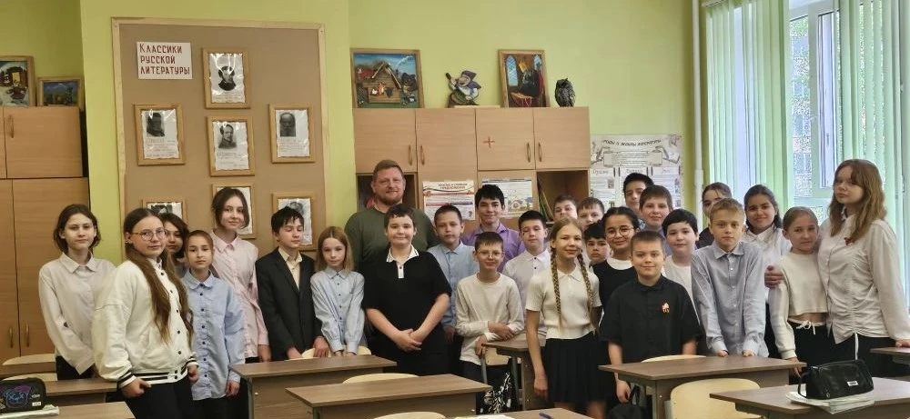 Встреча с Героем  ⭐ 8 мая, в преддверии великого праздника Победы, ученики 5 Д класса стали участник