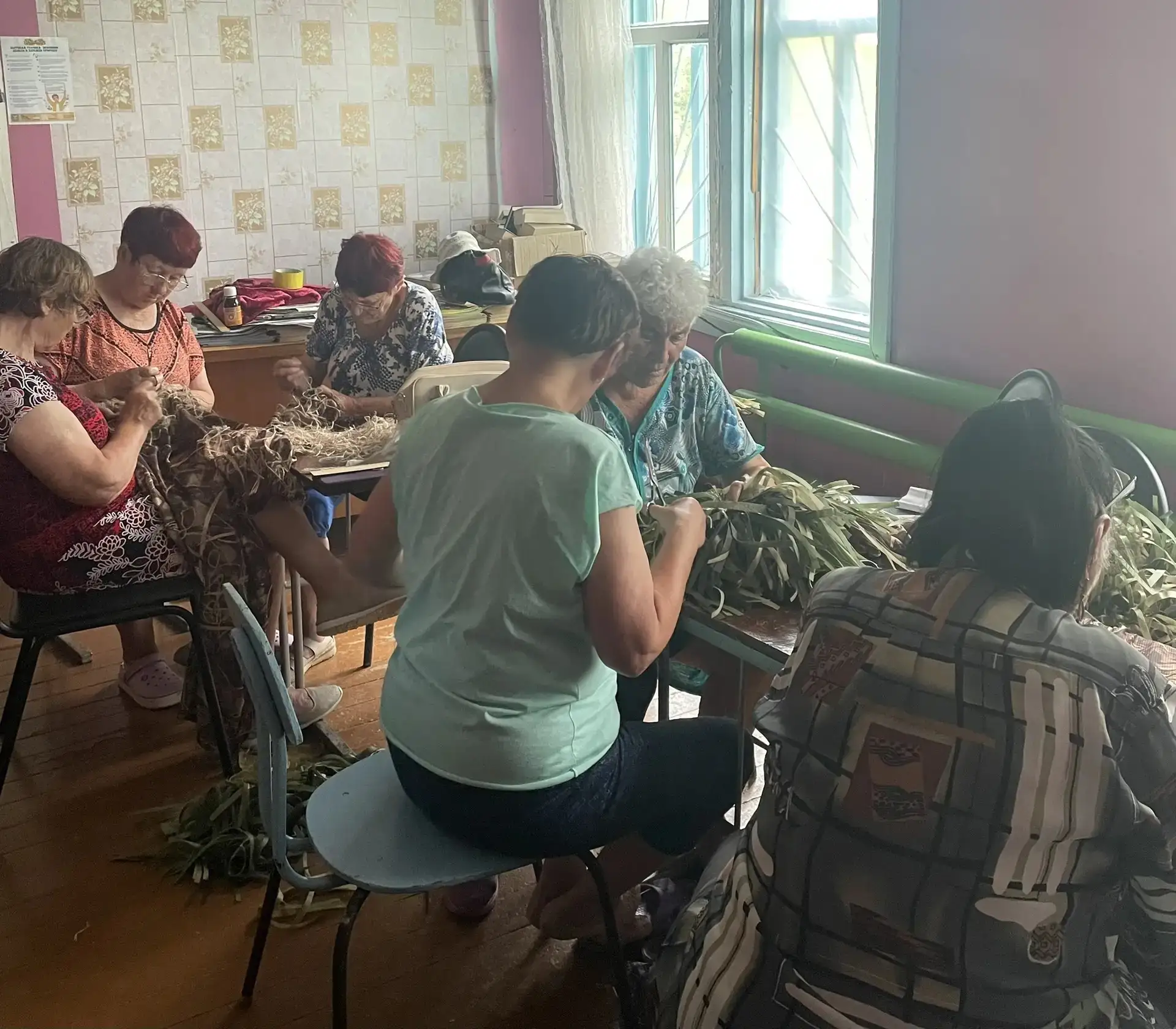 🔸10 июля в библиотеке села Лукьяновки, участницы клуба по интересам ,,Рукотворушка’’ продолжают раб